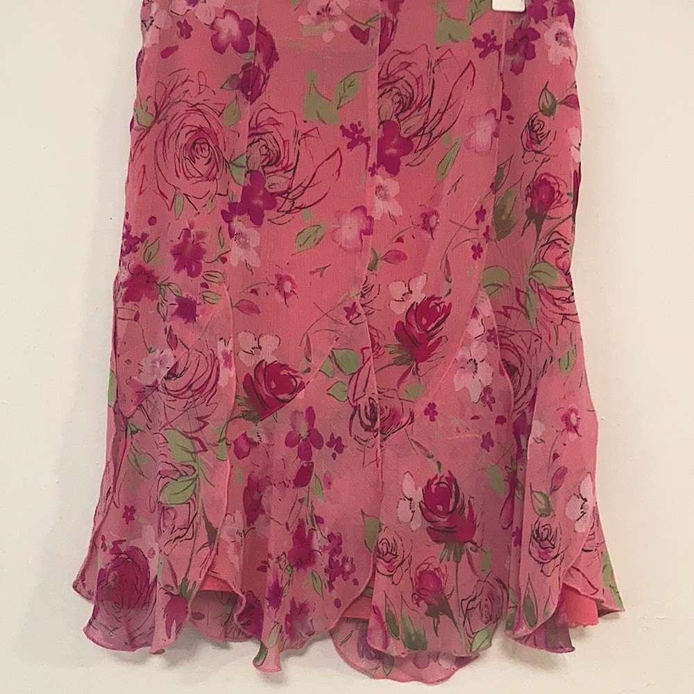 Pretty pink flower print skirt maybe worn once!